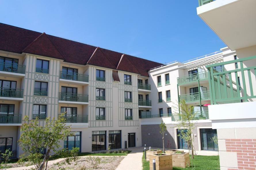 Residence Services Seniors Domitys - Les Safrans Dives-sur-Mer Exterior foto